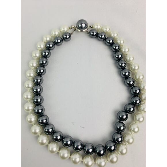 Vintage Dual Strand White and Pewter Chunky Necklace Decorative Clasp 17" - Picture 3 of 9